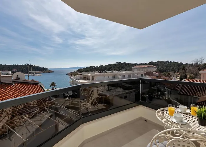 Exclusive Center Apartment