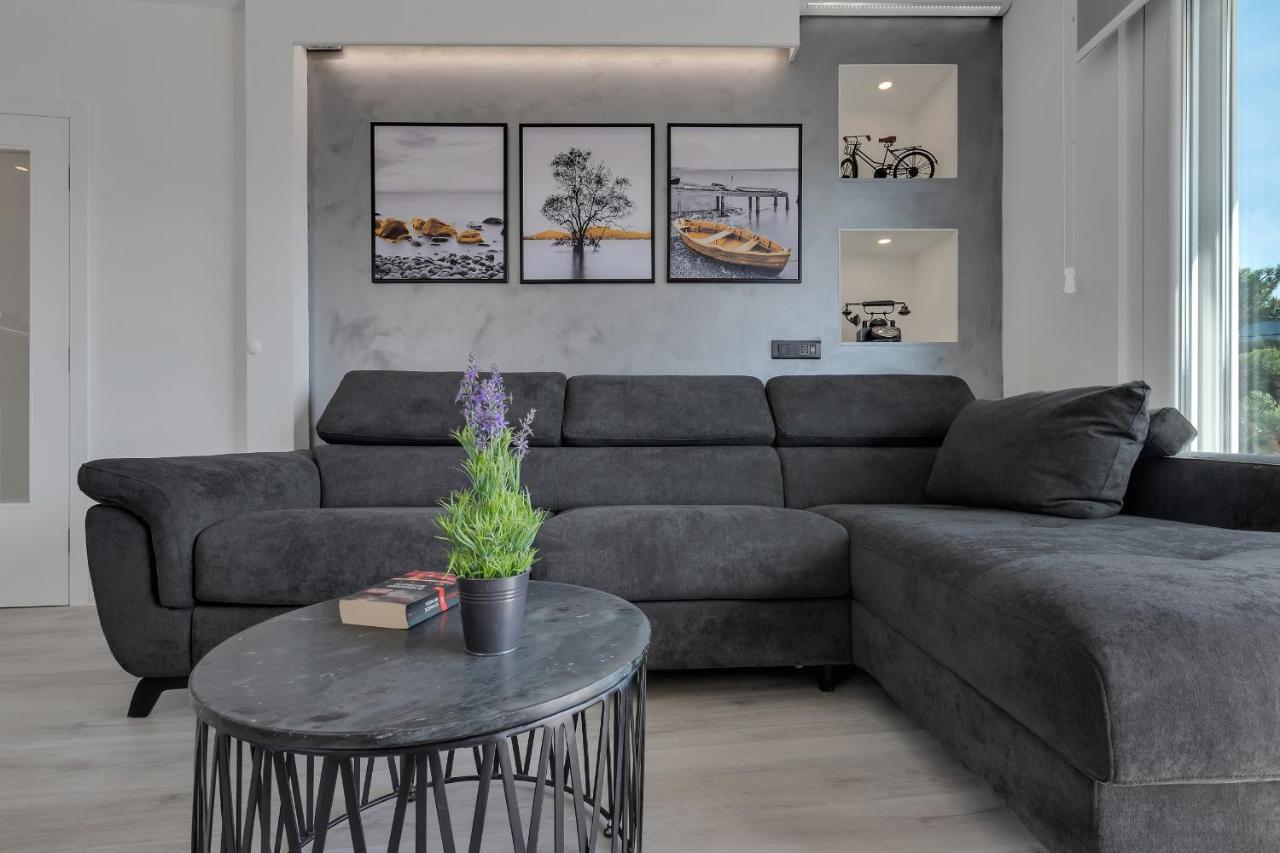 Exclusive Center Apartment